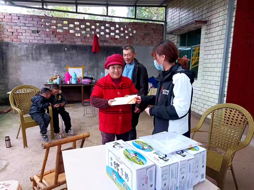 埃尔法资助公益